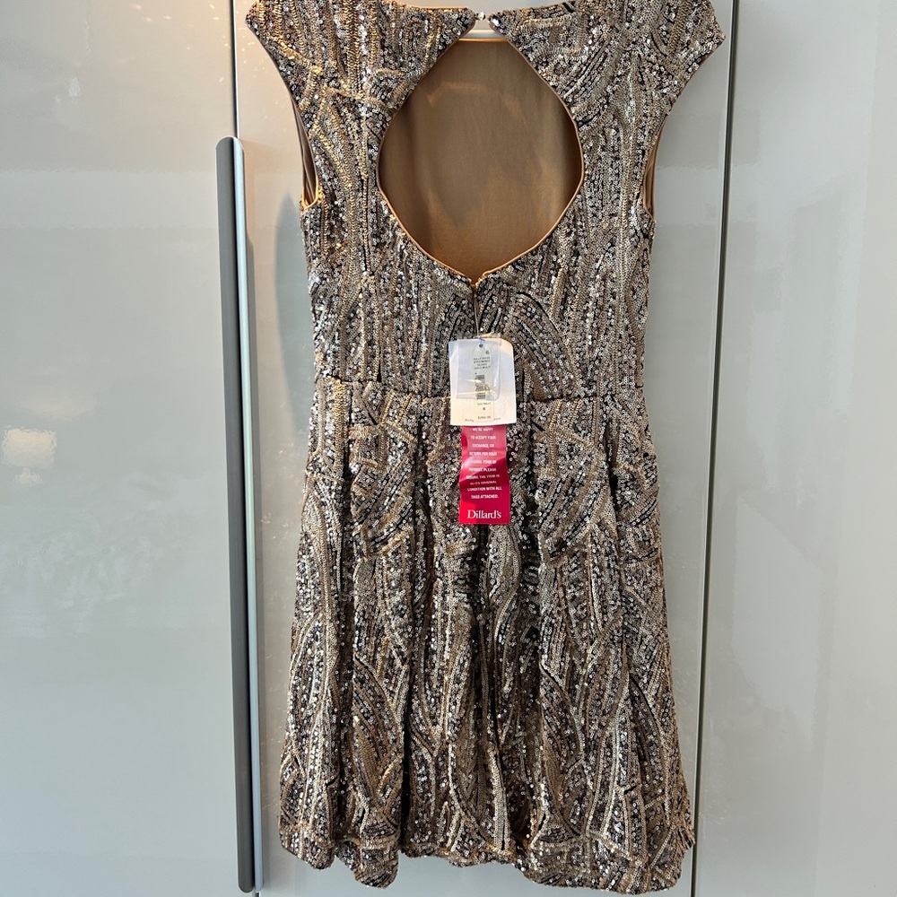 NWT Belle Badgley Mischka gold sequin skater keyhole back dress size 6 - Picture 2 of 7